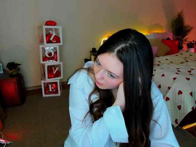 AlluringLookk webcam