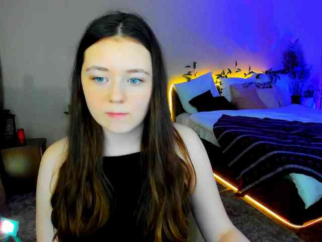 AlluringLookk webcam