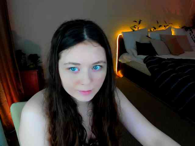 AlluringLookk webcam