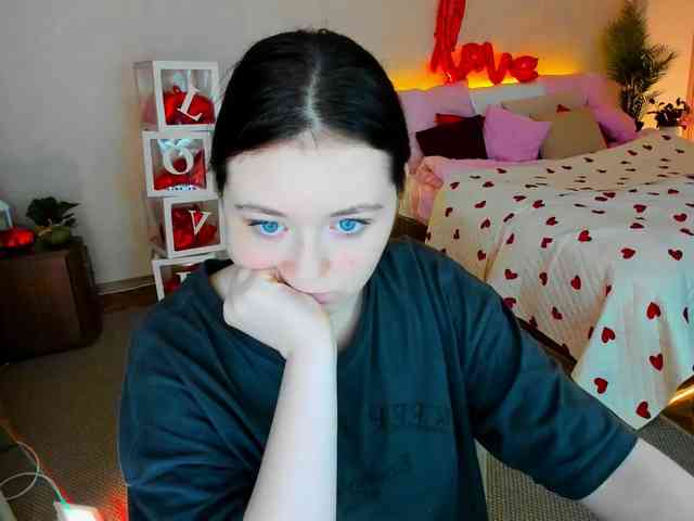 AlluringLookk webcam