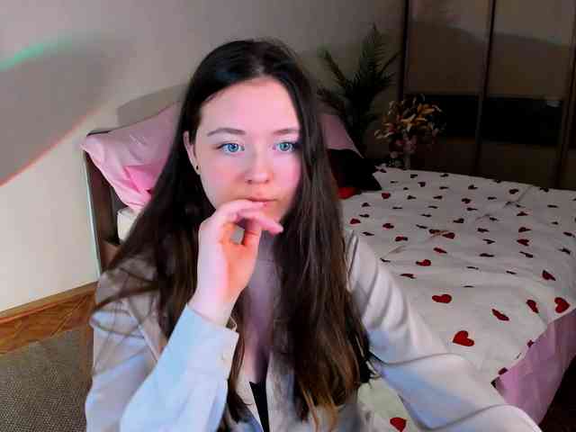 AlluringLookk webcam