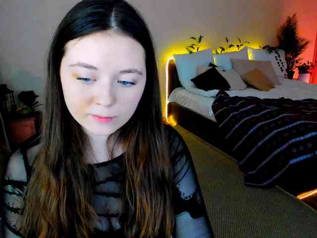 AlluringLookk webcam