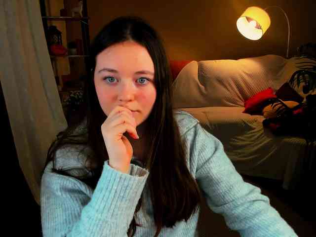 AlluringLookk webcam