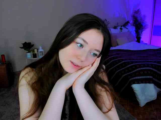 AlluringLookk webcam