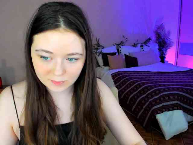 AlluringLookk webcam