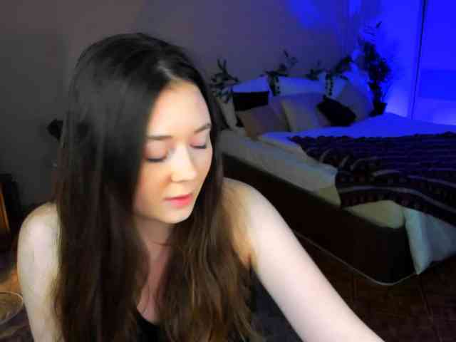 AlluringLookk webcam