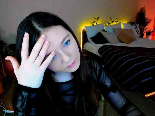 AlluringLookk webcam