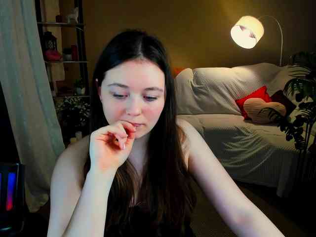 AlluringLookk webcam