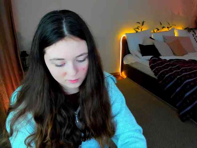 AlluringLookk webcam