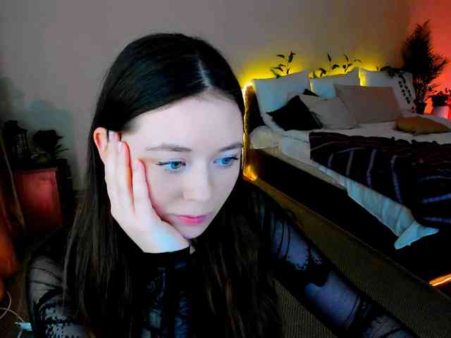 AlluringLookk webcam