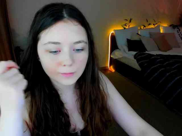 AlluringLookk webcam