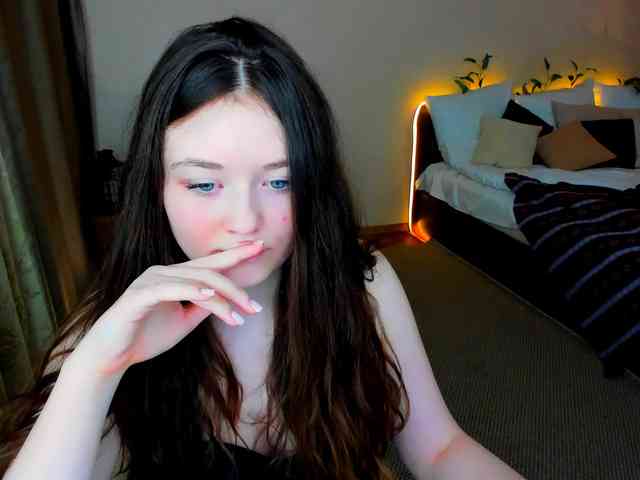 AlluringLookk webcam