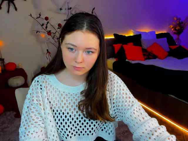 AlluringLookk webcam