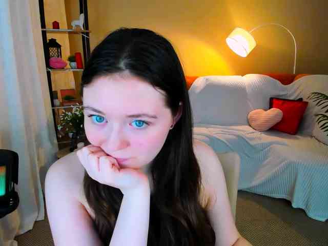 AlluringLookk webcam