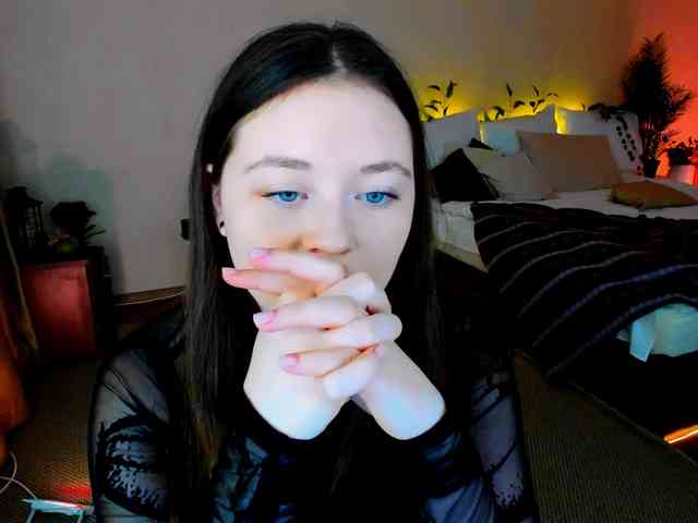 AlluringLookk webcam