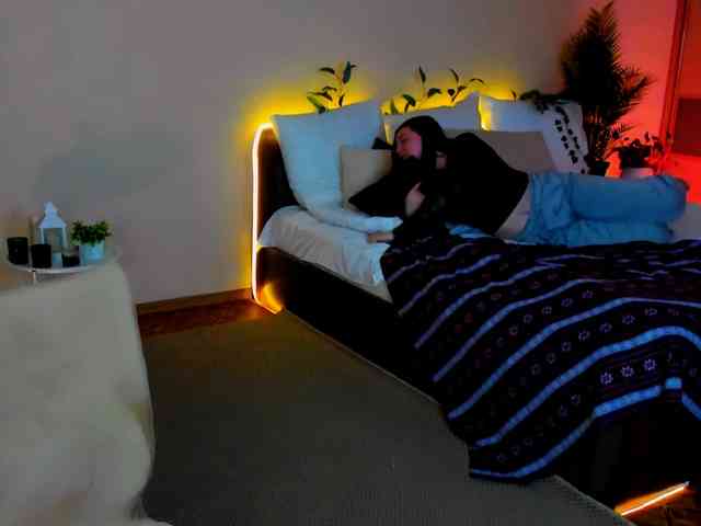 AlluringLookk webcam