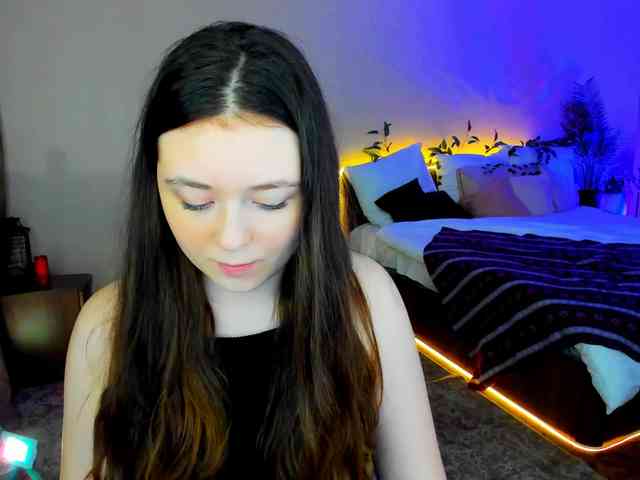 AlluringLookk webcam