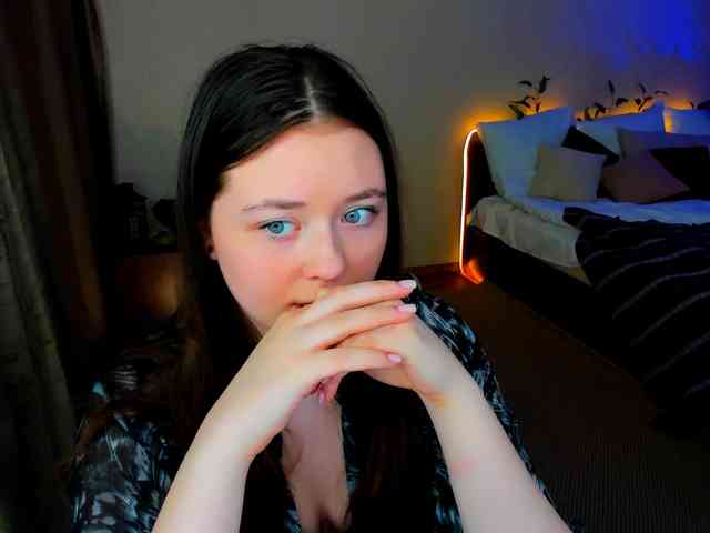 AlluringLookk webcam