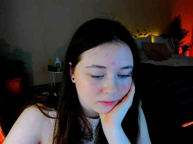 AlluringLookk webcam