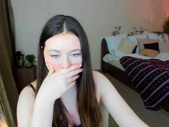 AlluringLookk webcam