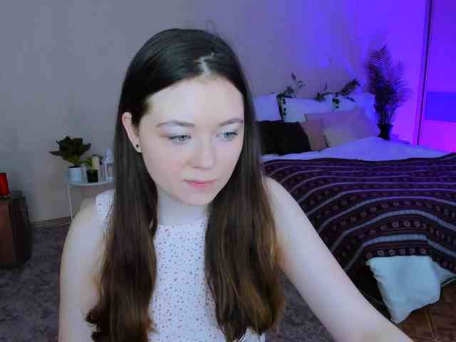 AlluringLookk webcam