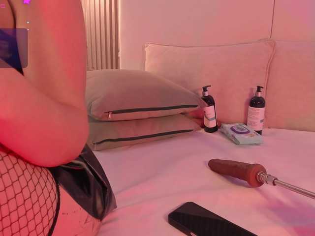 annie-clarkson's BongaCams show and profile