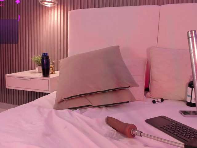 annie-clarkson's BongaCams show and profile