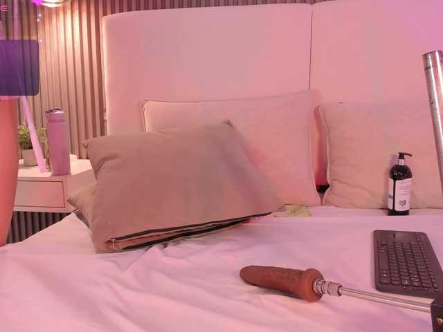 annie-clarkson's BongaCams show and profile