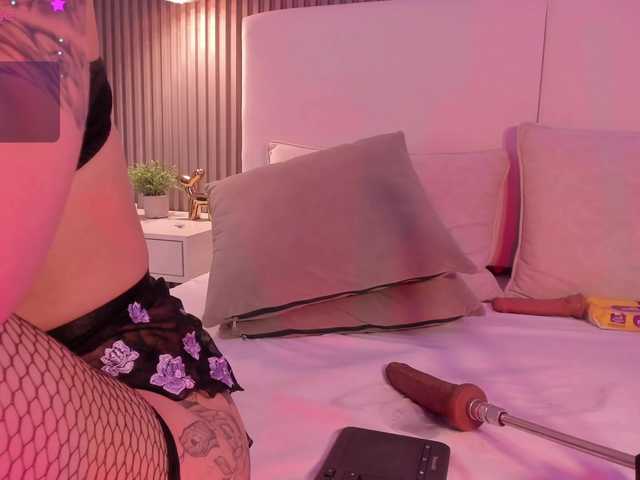 annie-clarkson's BongaCams show and profile