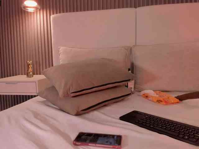 annie-clarkson webcam