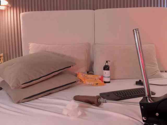 annie-clarkson webcam