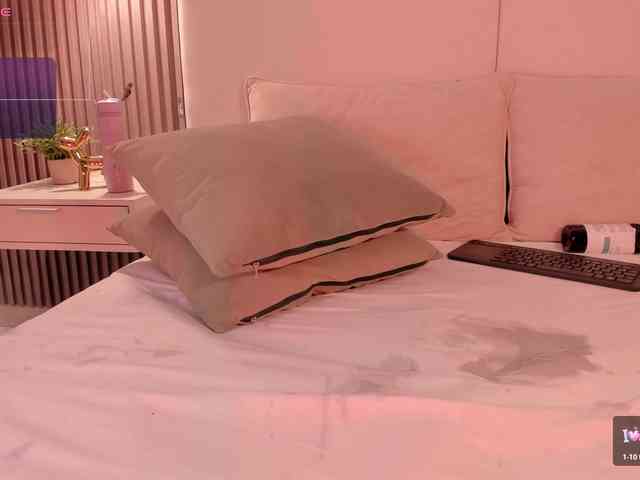 annie-clarkson webcam