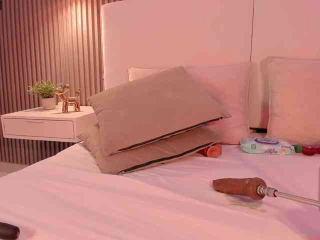 annie-clarkson webcam