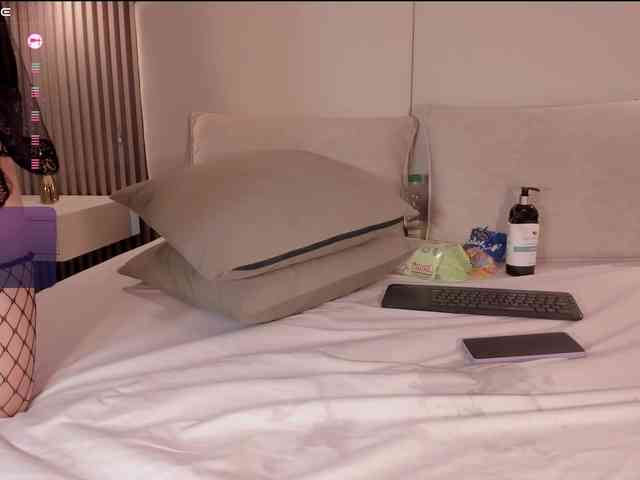 annie-clarkson webcam