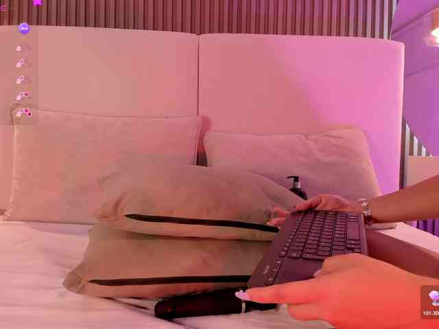 annie-clarkson webcam