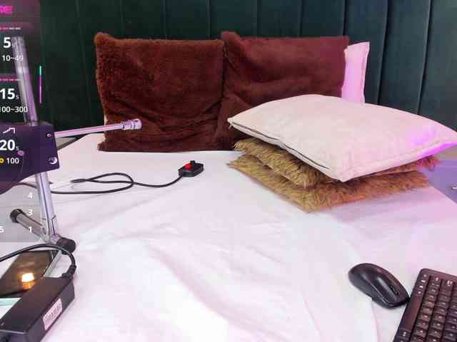 annie-clarkson webcam