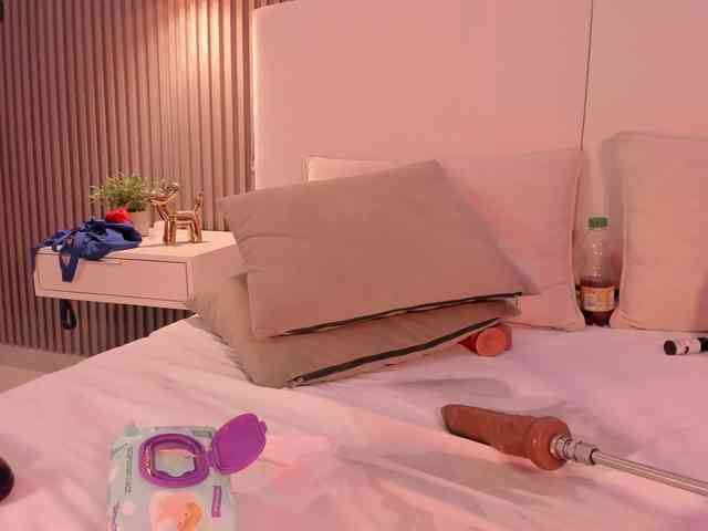 annie-clarkson webcam