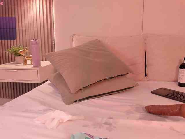 annie-clarkson webcam