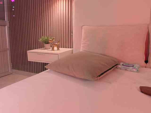 annie-clarkson webcam