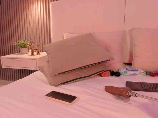 annie-clarkson webcam