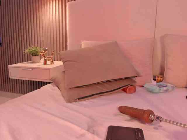 annie-clarkson webcam