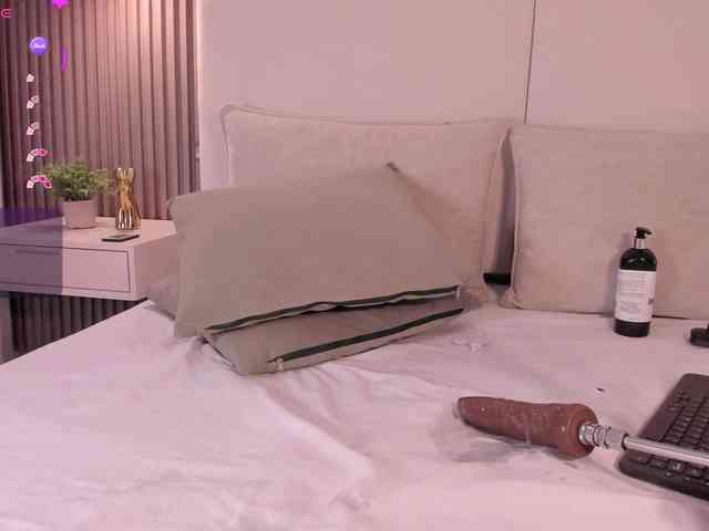 annie-clarkson webcam