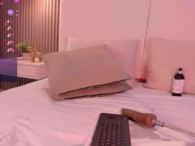 annie-clarkson webcam