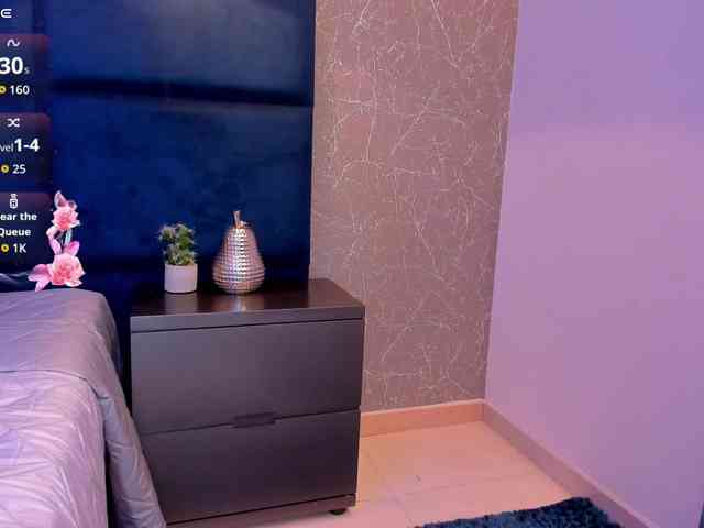 LindaSelena webcam