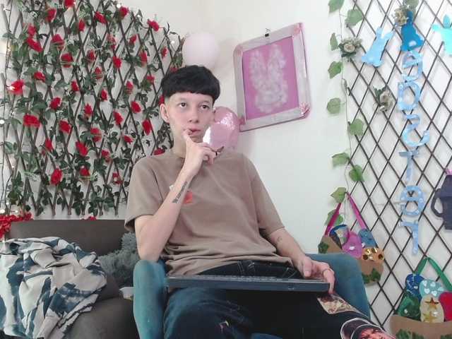 LiamBrown09's BongaCams show and profile