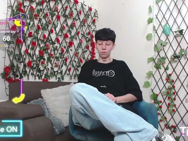 le modèle LiamBrown09 est en webcam porno dans un show sur le site bongacams, il possède les tags suivants: Latino/Hispanic,Brunette,Shaved