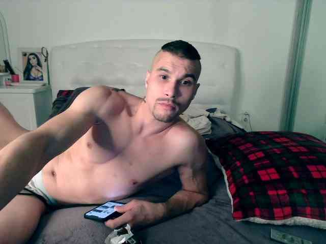 0-CRAZYCUPLE-0 webcam