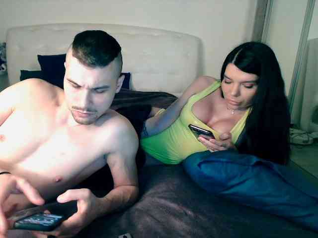 0-CRAZYCUPLE-0 webcam