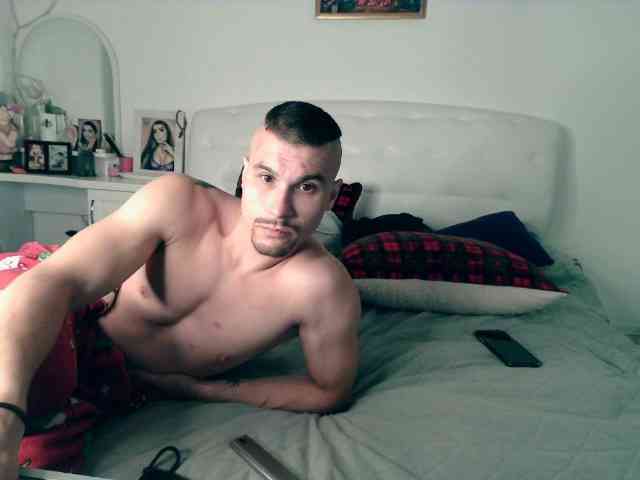 0-CRAZYCUPLE-0 webcam