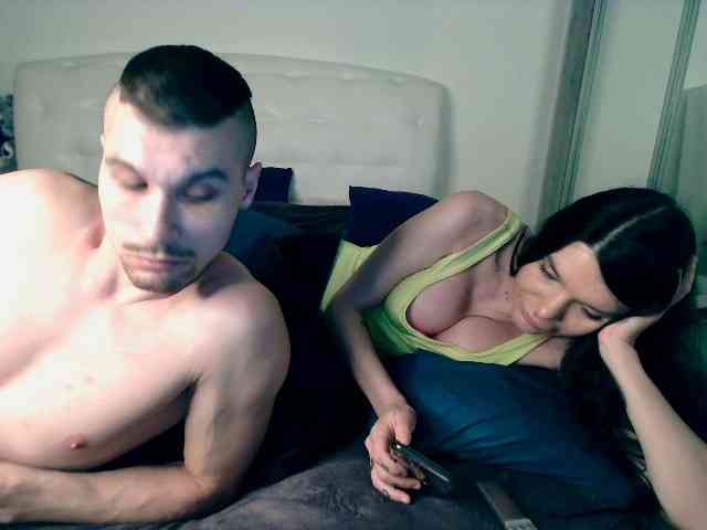 0-CRAZYCUPLE-0 webcam